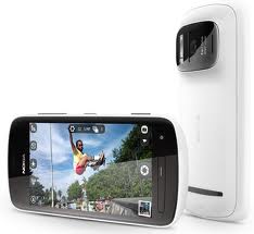 Nokia 808 PureView придет в Россию в мае!